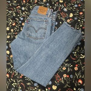 Levi's Wedgie 27 (fit smaller)